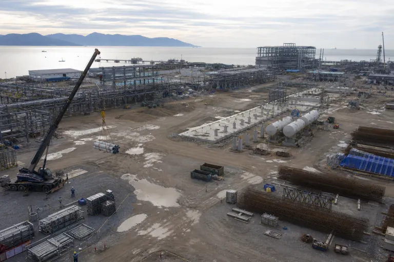 Bridging the Transition: Vietnam LNG-to-power Projects Race to Financial Close