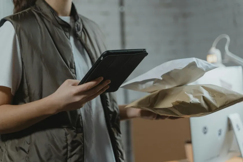 Vietnam Cross-Border E-commerce: SMEs Powering Regional Exports